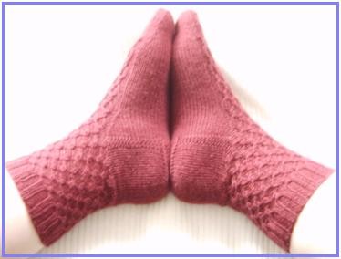 Verkreuzzopfte Socken